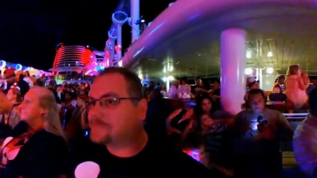 Disney Dream - Pirates in the Caribbean - Show and Fireworks VR 360