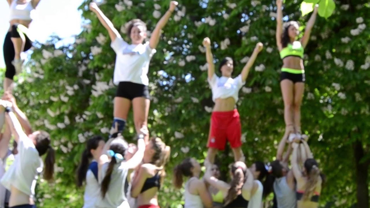 Entrenamiento del Equipo de Cheerleading Toros All Stars en El Retiro