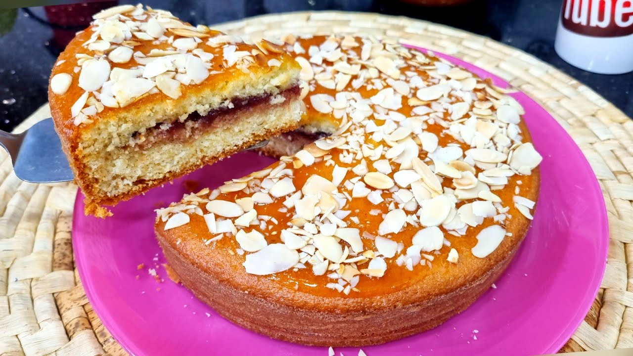 مطبخ ام وليد / كيكة خفيفة محشية مربى حضريها ضربة وحدة و بوحد المقادير جد بسيطة و البننننة 😋😋.