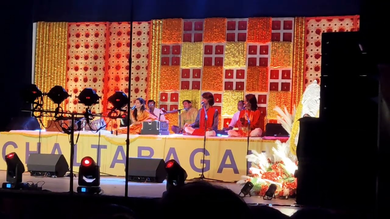 Radhika Gori Se Maiya Kara De Mero Byah - Maithili Thakur Live Chaltabagan Durga Puja 2025