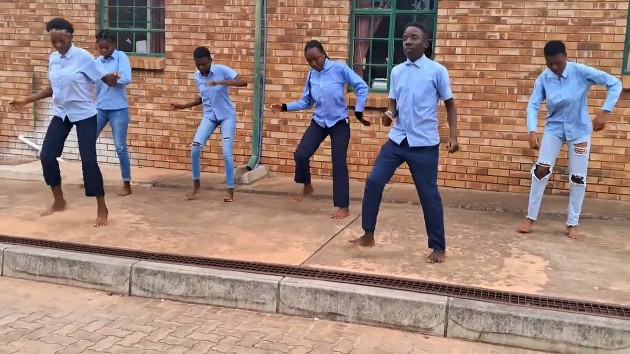 MLT'DANCE CREW [Mjolo] #amapianodance#Toss #scottmaphuma #amapianodancechallenge @SABC1MzansiFoSho 