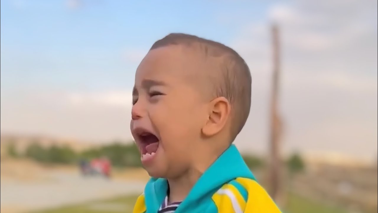 الطفل الحزين 😢