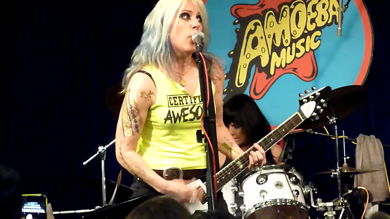 L7 - Pretend We're Dead - Live @ Amoeba L.A. 10.16.17