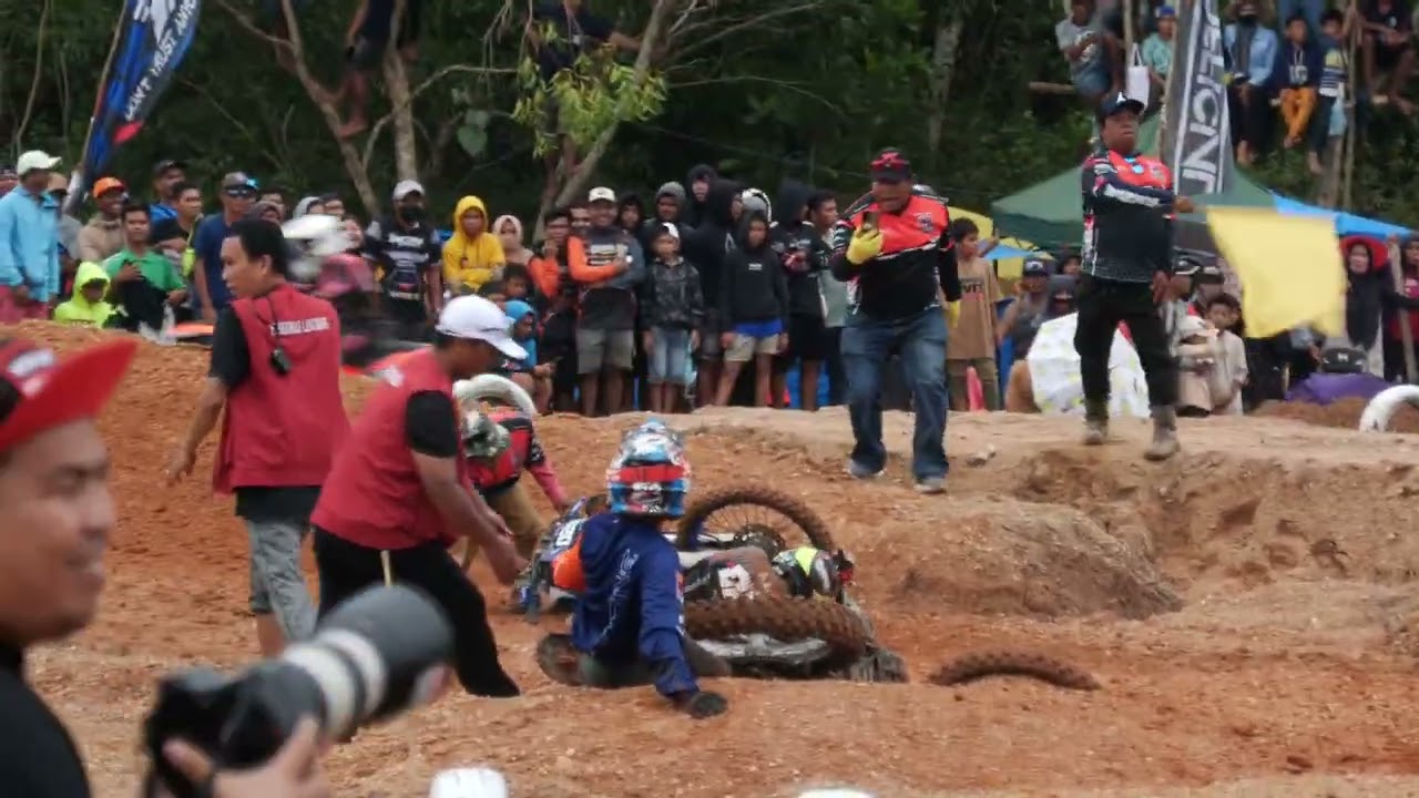 SIRKUIT MOTOR CROSS TERBARU DI SIDRAP, EVENT BUPATI CAP 2025 BERTABUR BINTANG