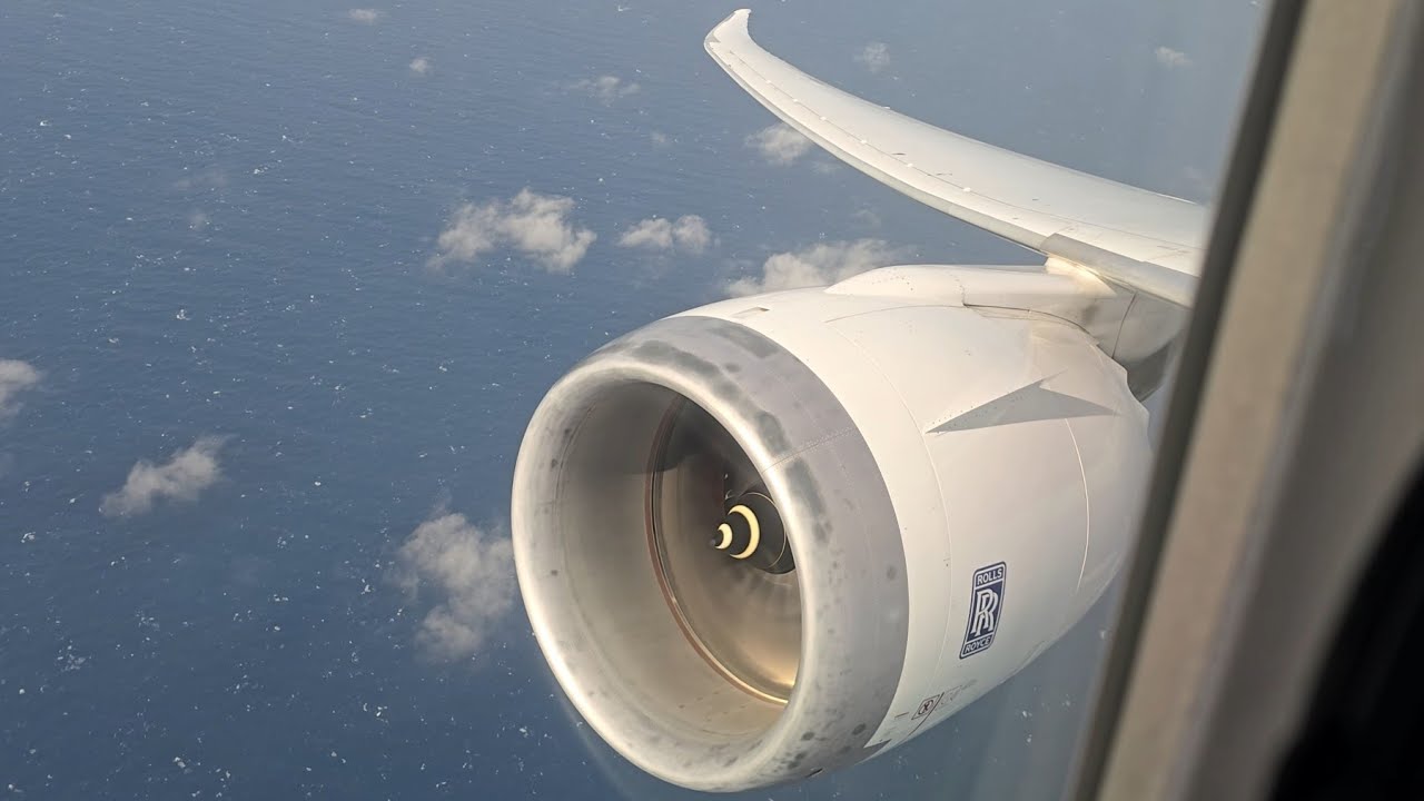 (ENGINE ROAR) Air Europa Boeing 787-9 takeoff from Barcelona to Madrid
