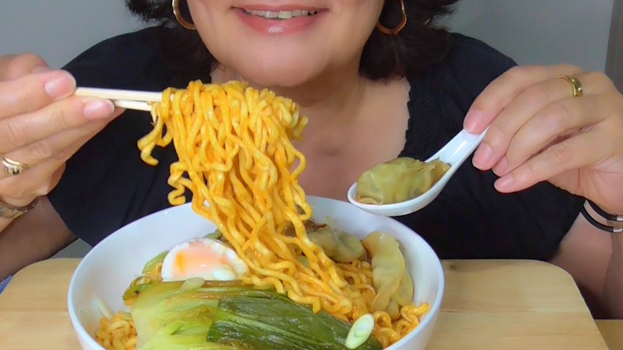 ASMR EATING | DUMPLINGS AND SPICY RAMEN | MUKBANG NO TALKING | EATING SOUNDS | MEB ASMR
