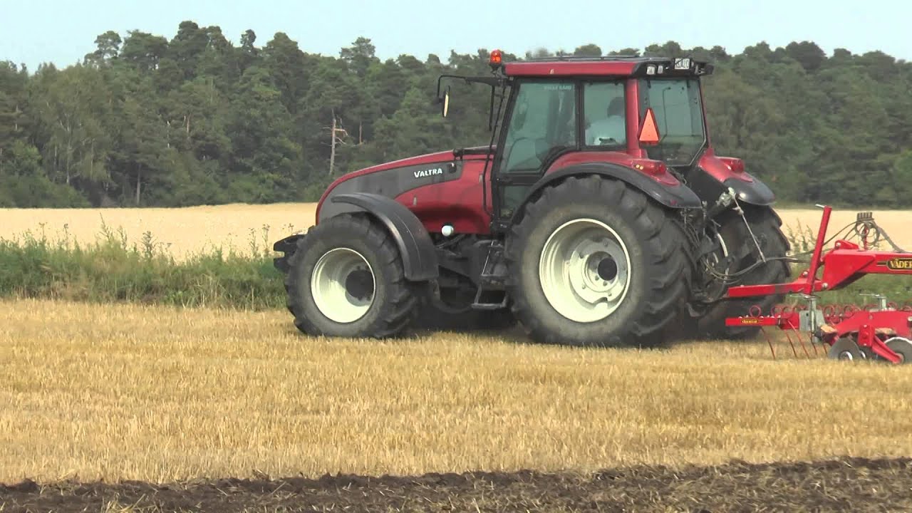 Tractor Valtra with Väderstad Carrier 650 2014 Full HD