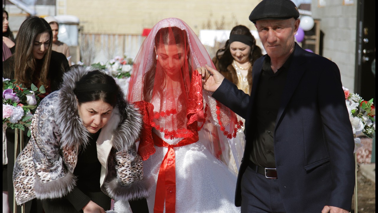 РОДИТЕЛИ ПРИВЕЛИ НЕВЕСТУ К ЖЕНИХУ