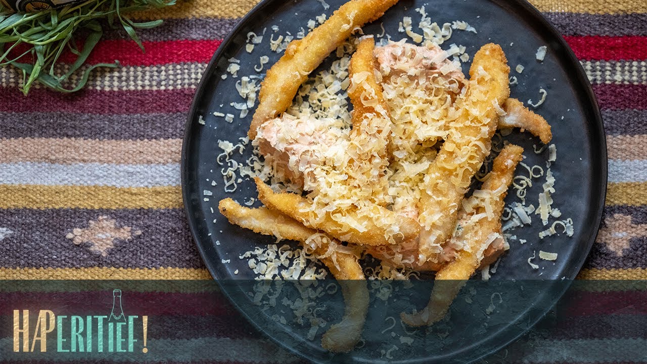 Gepaneerde kippenreepjes met tomaten dragoncreme - Hapje | HAPeritief!