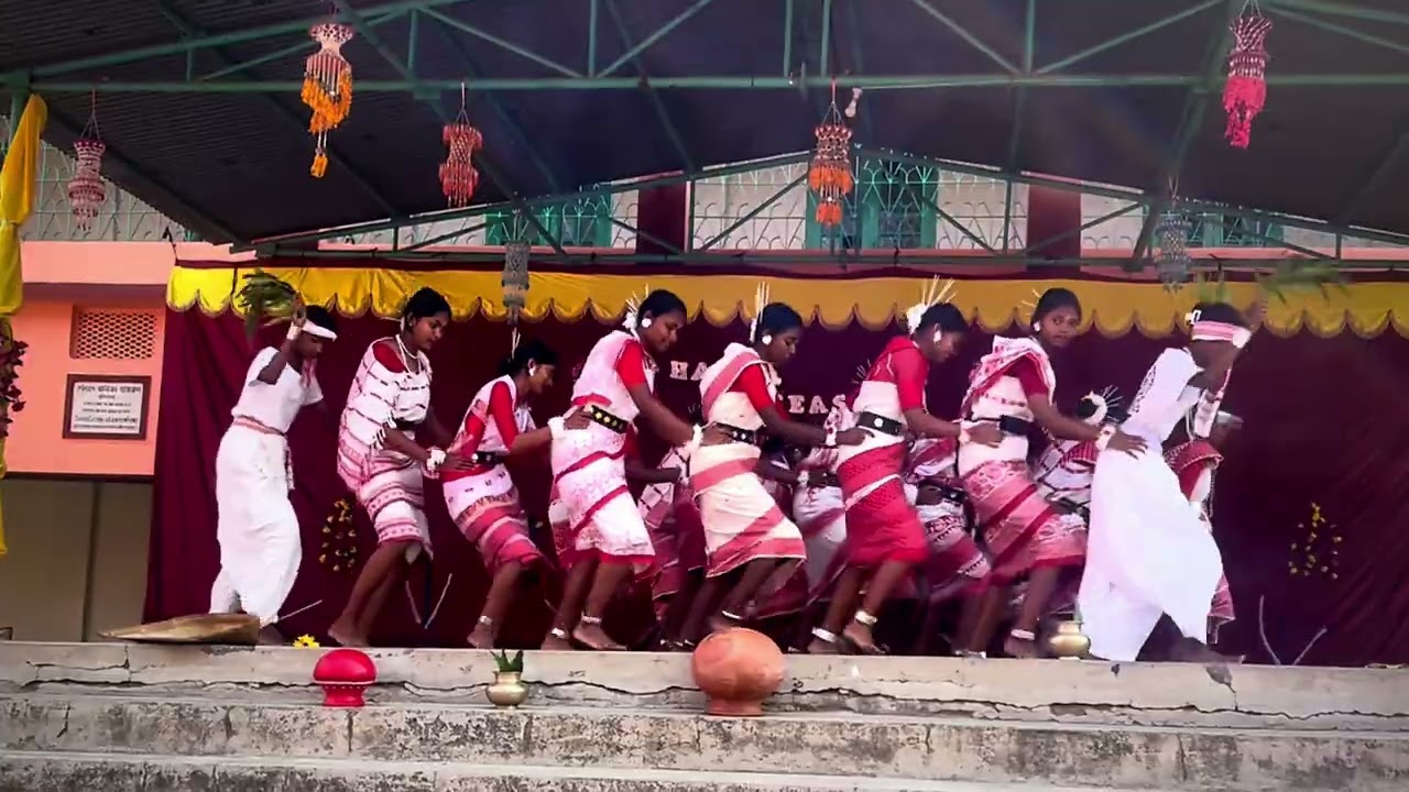 Dungari pahadi adivasi dance cover by Ursuline convent girls high school Lohardaga