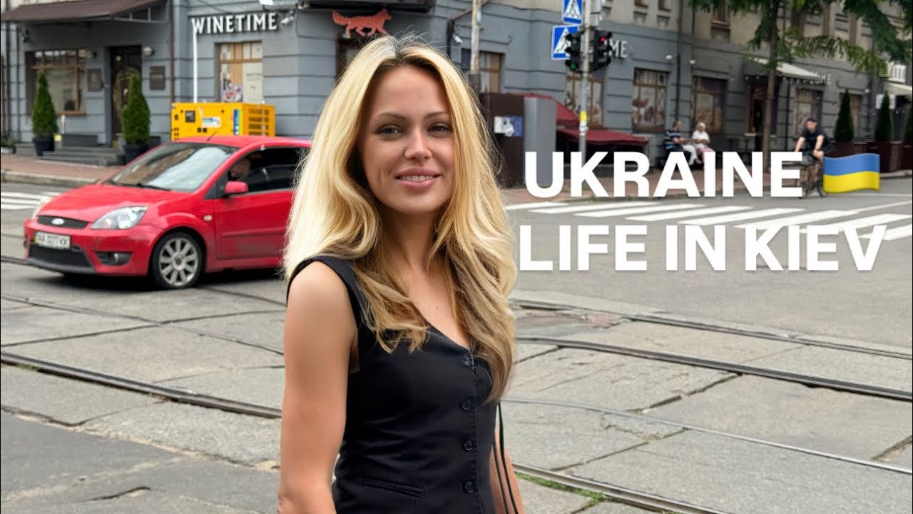 Ukraine 🇺🇦Life in Kiev. September 17, 2025. The Streets of Kiev, Ukraine. Streets Scenes.