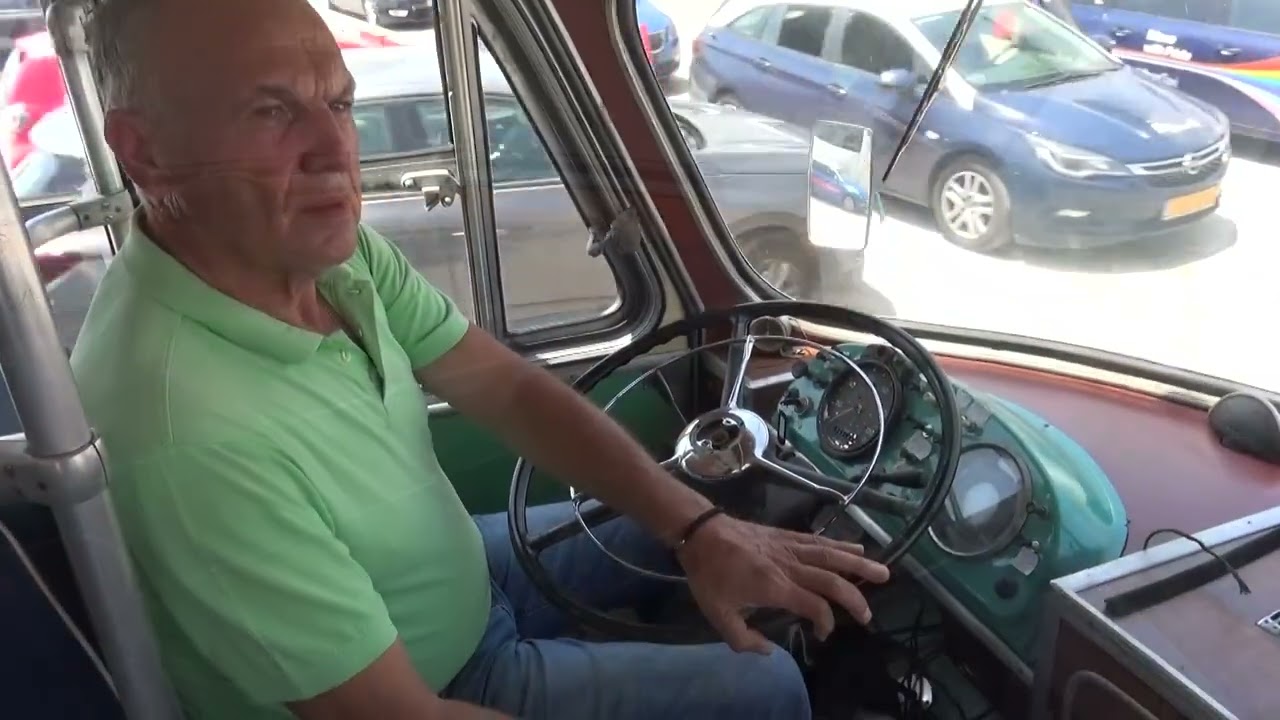 ΛΕΩΦΟΡΕΙΟ ΤΟΥ 1962 ΩΣ ΕΚΘΕΜΑ ΣΤΟΝ ΣΤΑΘΜΟ ΚΤΕΛ  ¨ΜΑΚΕΔΟΝΙΑ¨