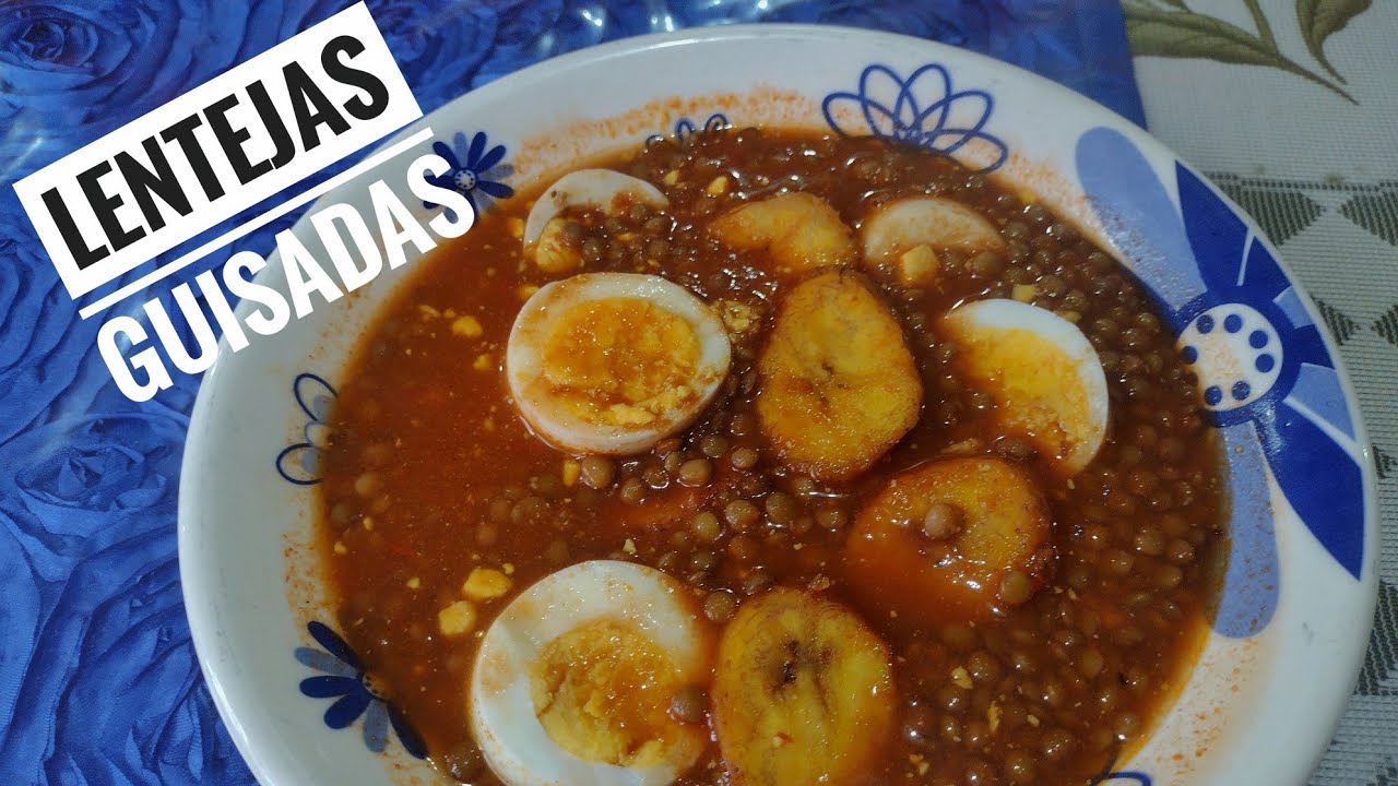 Lentejas con plátano macho y huevo duro. Lentejas guisadas.