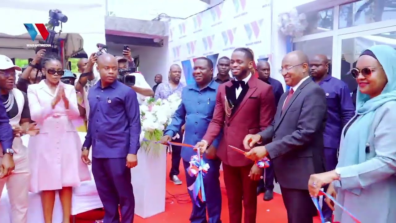 RAIS MWINYI NA DIAMOND WALIVYOZINDUA RASMI OFISI ZA WASAFI FM ZANZIBAR