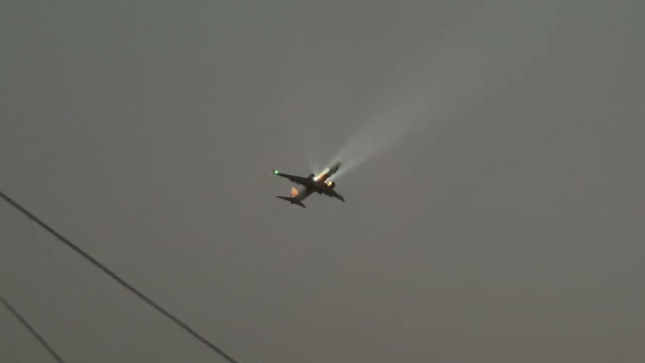 This Plane Saves 20% Fuel! BLR- NMI✈️ @AirIndiaX @Boeing 737-max evening landing #boeingaircraft