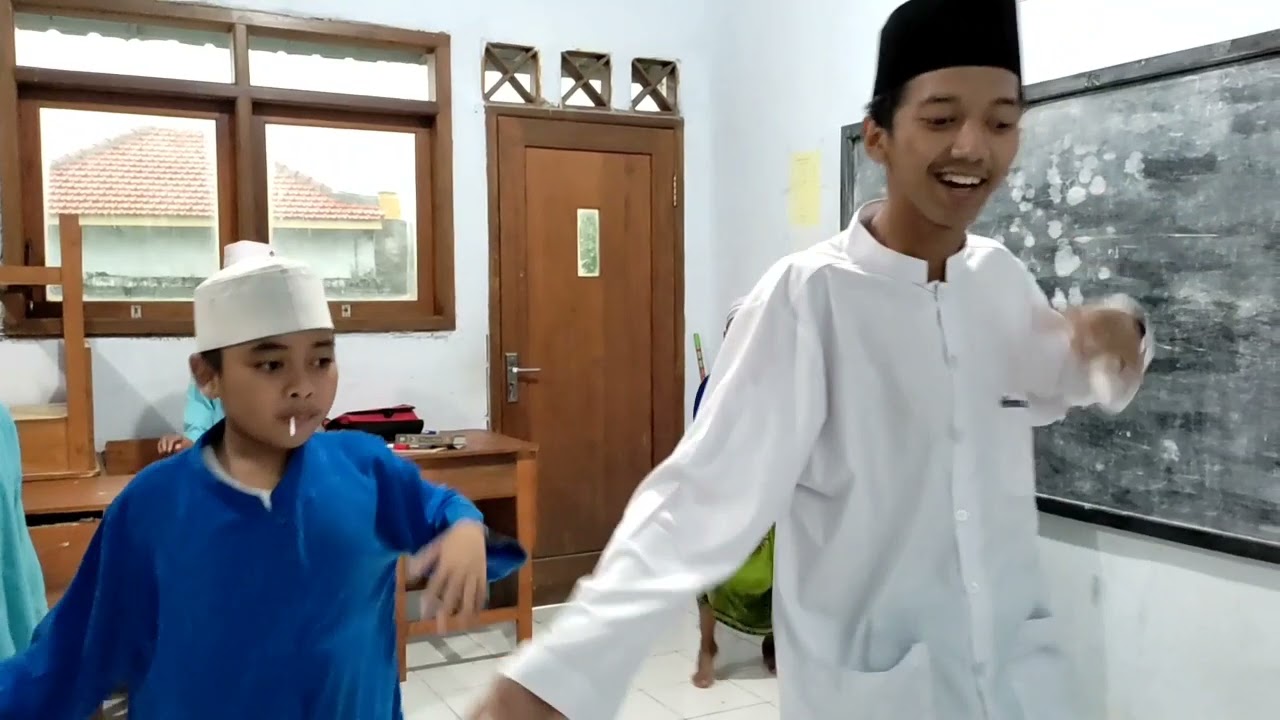 kenang pisah part 2 ( santri alyasini )