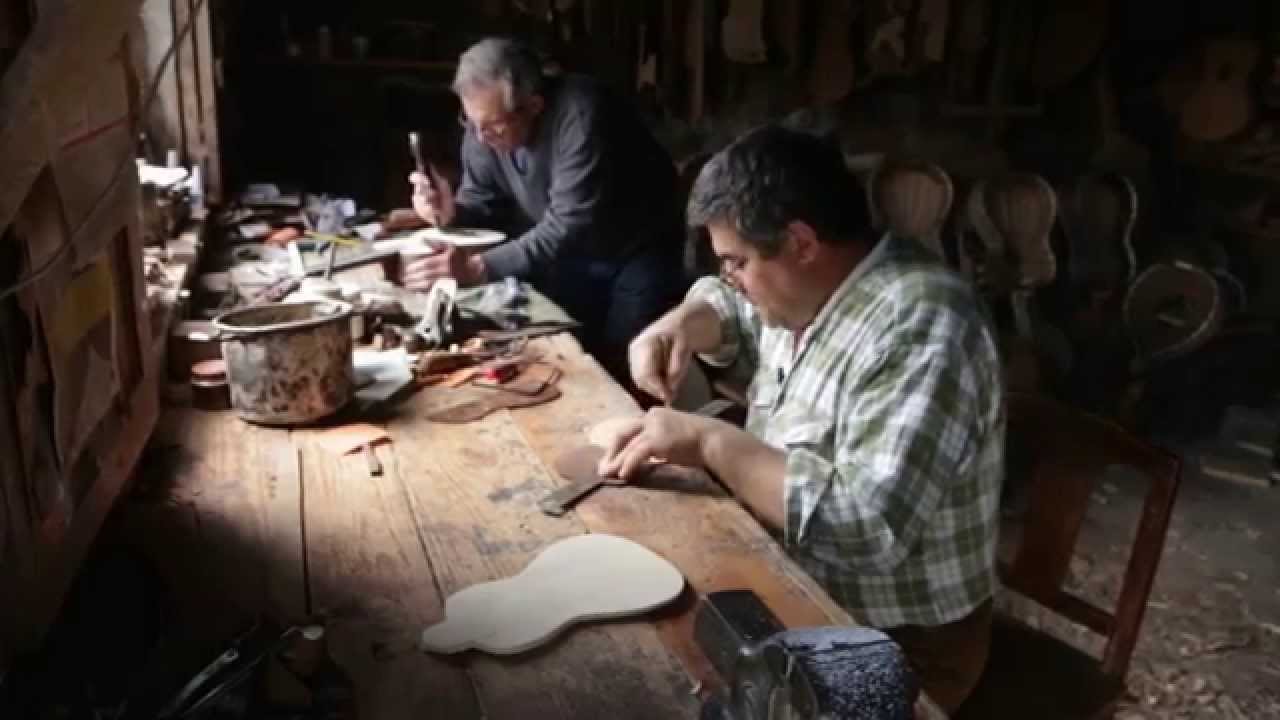 duas tábuas e quatro cordas