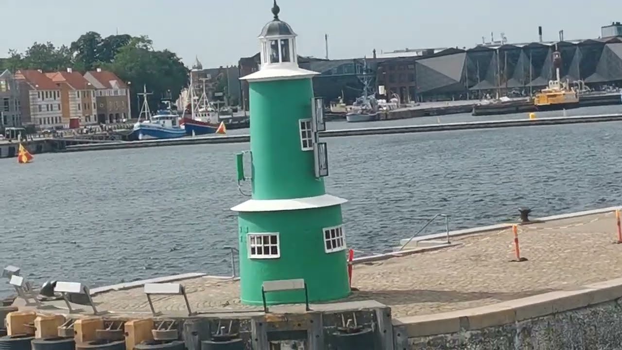 Entering Helsing&oslash;r harbor and city with Sundbusserne - okt 23
