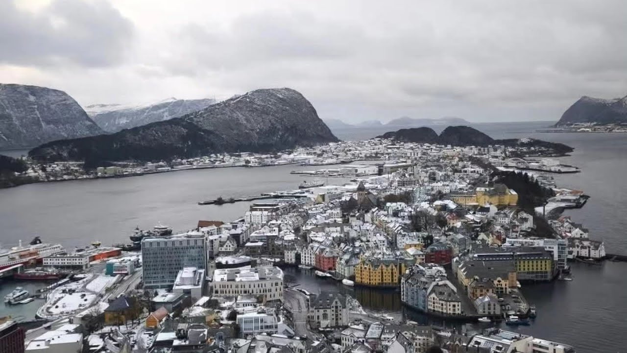 Winter walk on Mount Axeli in Ålesund (Norway).
