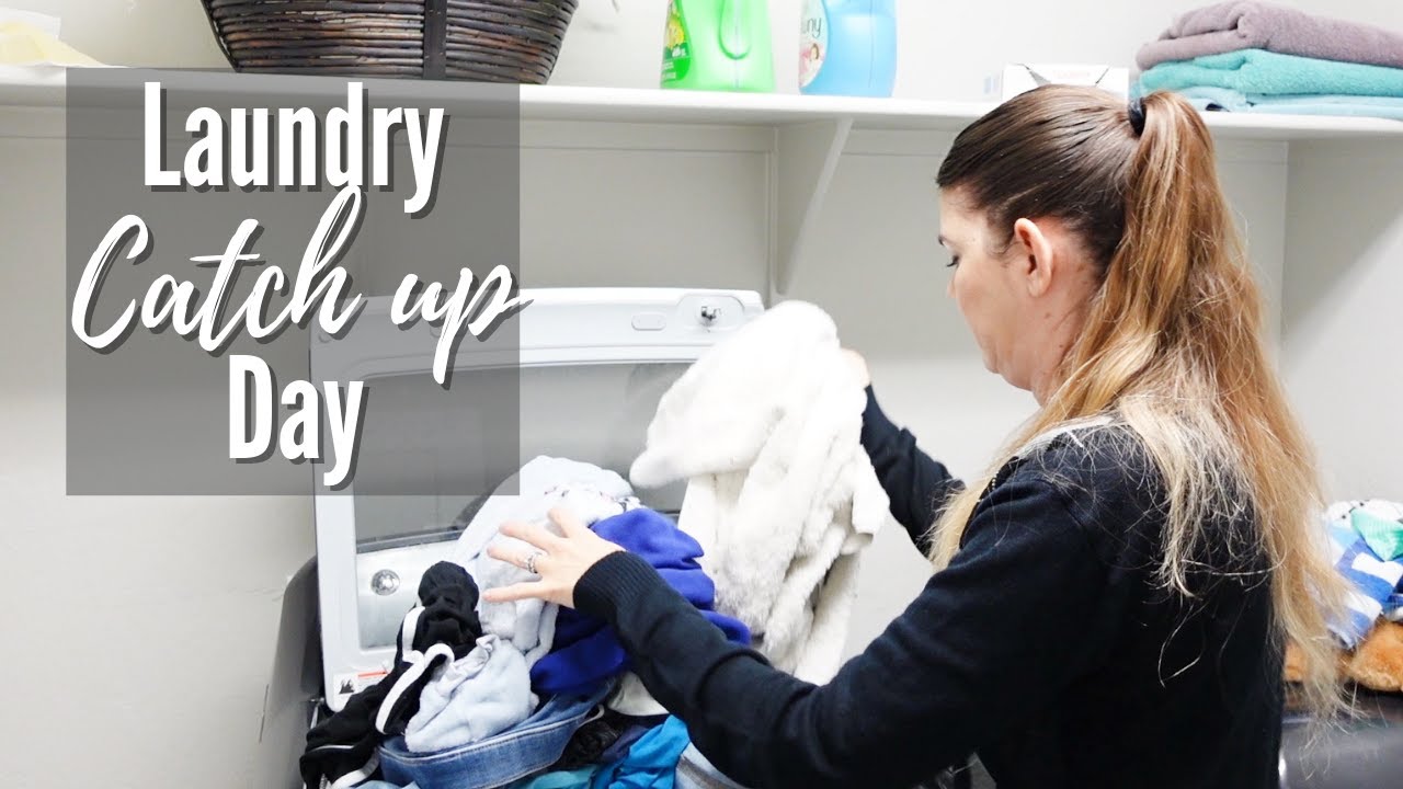 ALL THE LAUNDRY ONE DAY // CLEANING MOTIVATION // CLEANING MOM