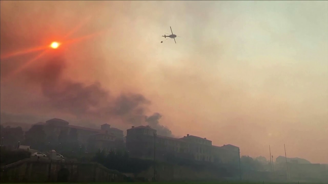Table Mountain fire threatens University of Cape Town