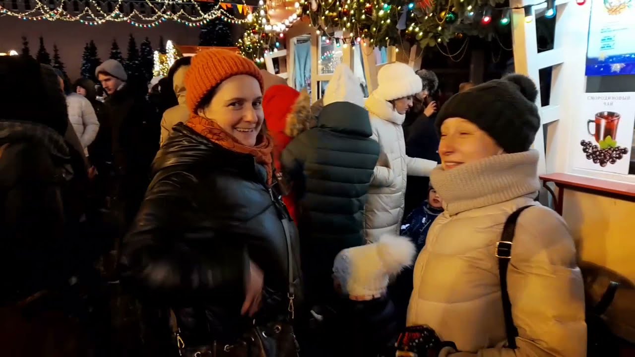 PASSEIO PELA PRACA VERMELHA A NOITE CONHECENDO A QUERMESSE RUSSA!