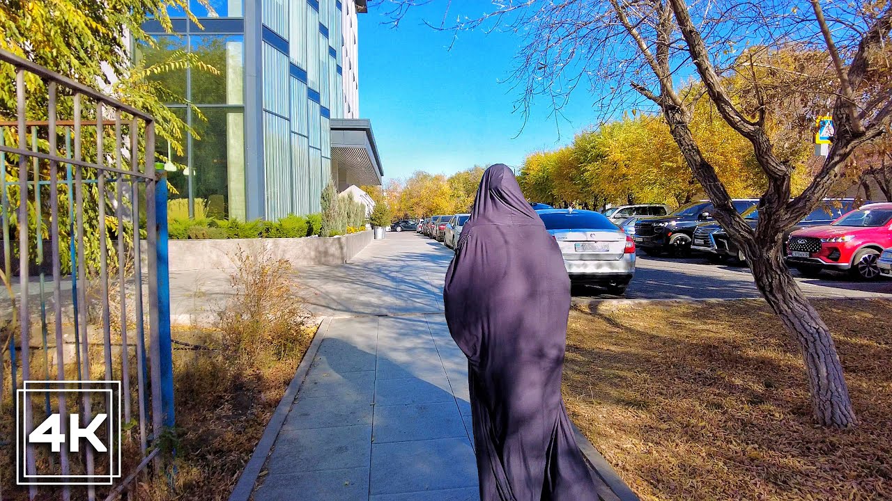 The LAST Sunny DAY in Karaganda | A Lonely Walk Along the Autumn Streets of the City | Kazakhstan 4K