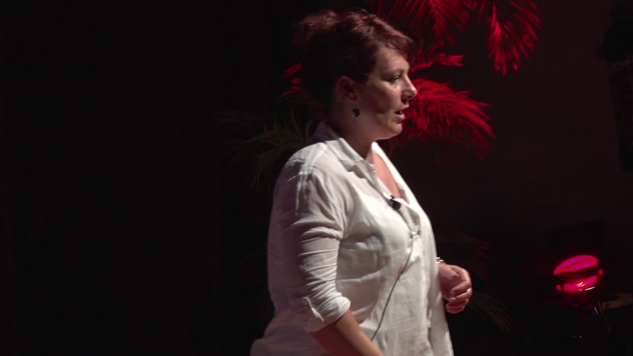 Les jeunes sont l'avenir de notre soci&eacute;t&eacute; | Ang&eacute;lique Guilland | TEDxChambery