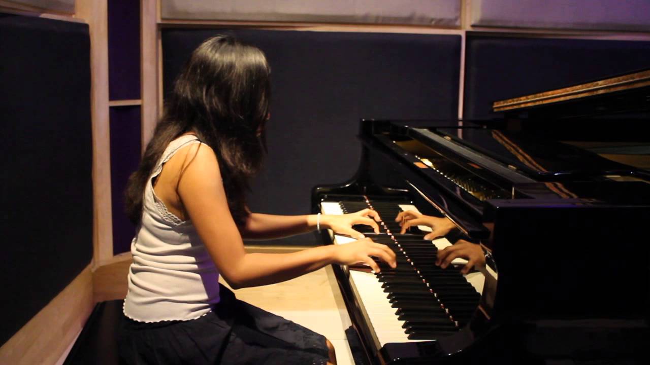 Performing on piano Seven Lions Days to Come (feat. Fiora) Dubstep, Rucas Rin's piano arrangement