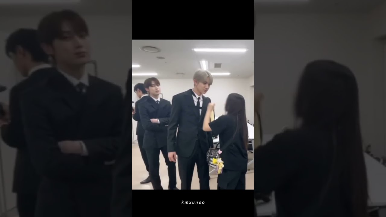 Ok but the height difference is killing me 😀hee is so tall but imagine how much even taller Niki is😭