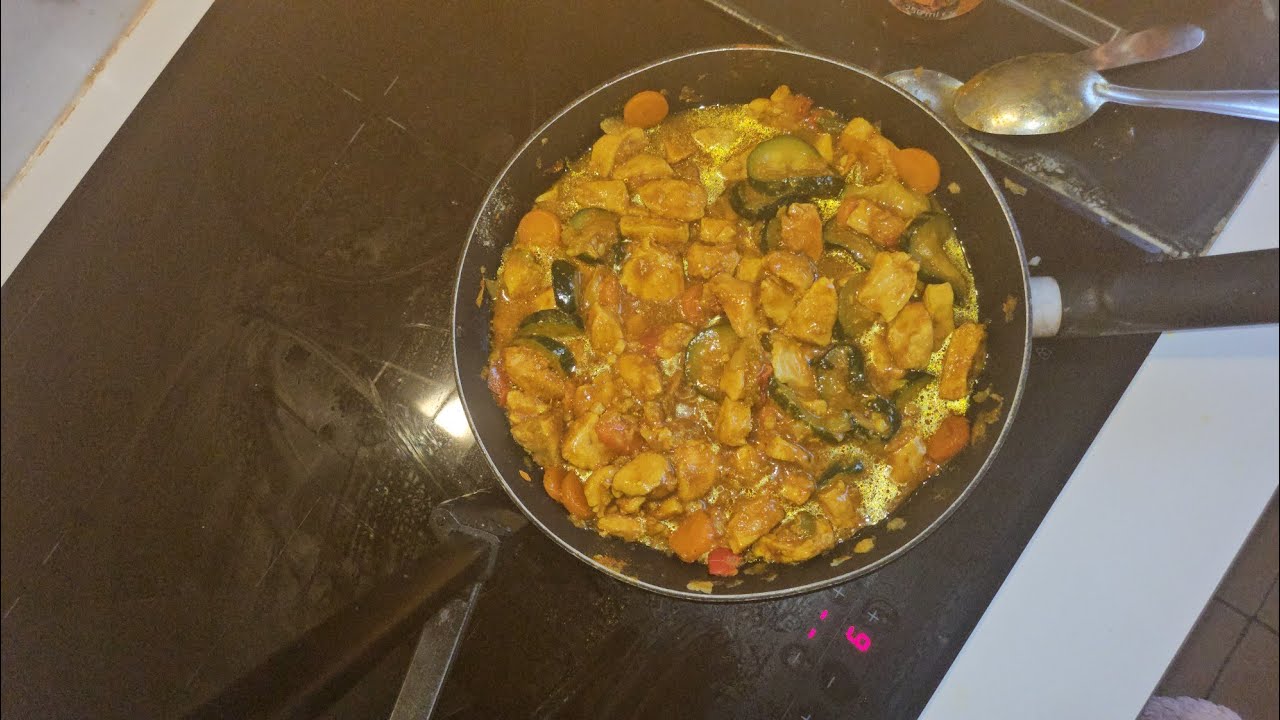 PENNE AVEC SA SAUCE  SAUTÉS POULET 