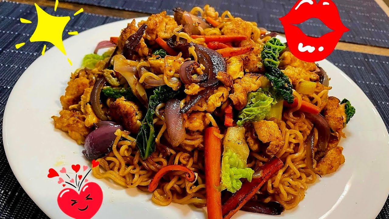 Savory Street Food: How to Make Fried Instant Noodles with Chicken Mince！ 🍜😍😋