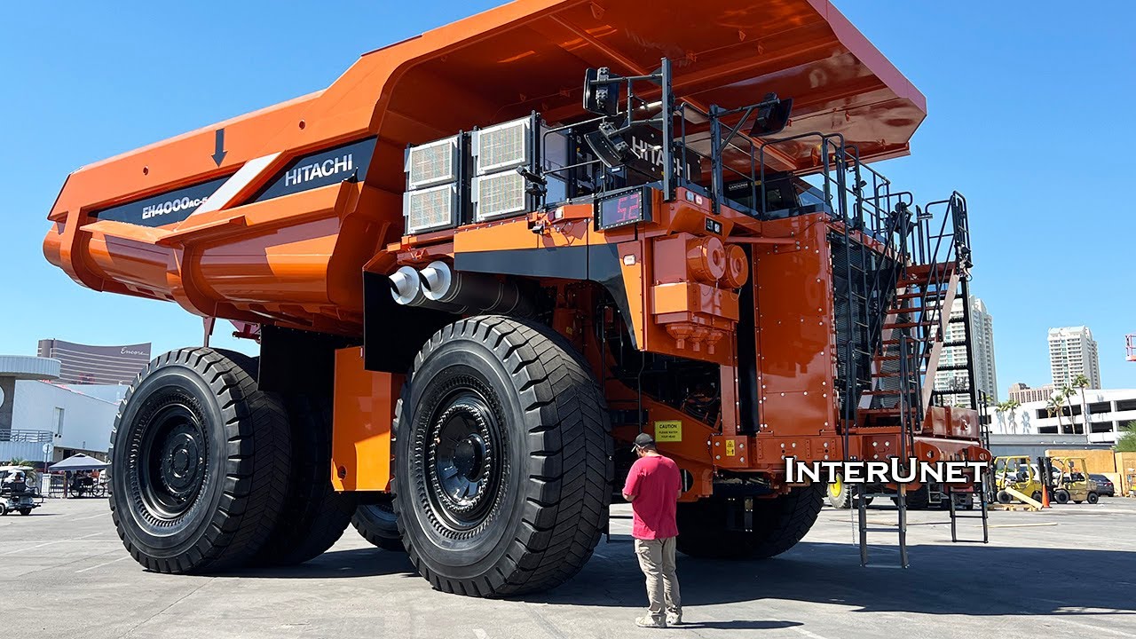 Massive Hitachi EH4000 AC-5 Mining Dump Truck #heavyequipment