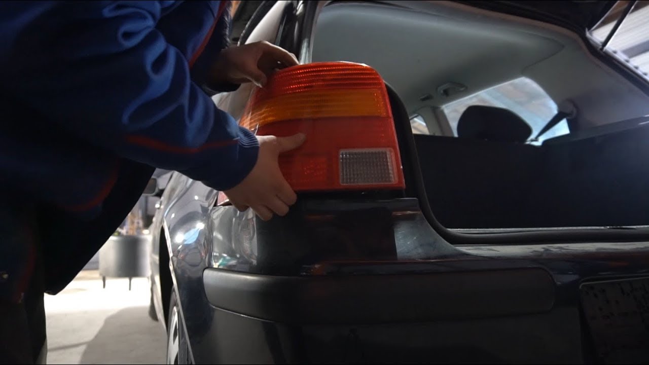 VW GOLF 4 RÜCKLEUCHTEN WECHSELN / AUSBAUEN TUTORIAL BESCHREIBUNG LESEN WICHTIG !