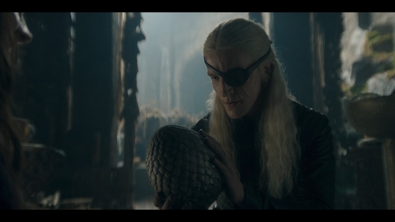 House of The Dragon S3E6 - Alys Rivers (the witch) gives Aemond 5 dragon eggs and kisses him