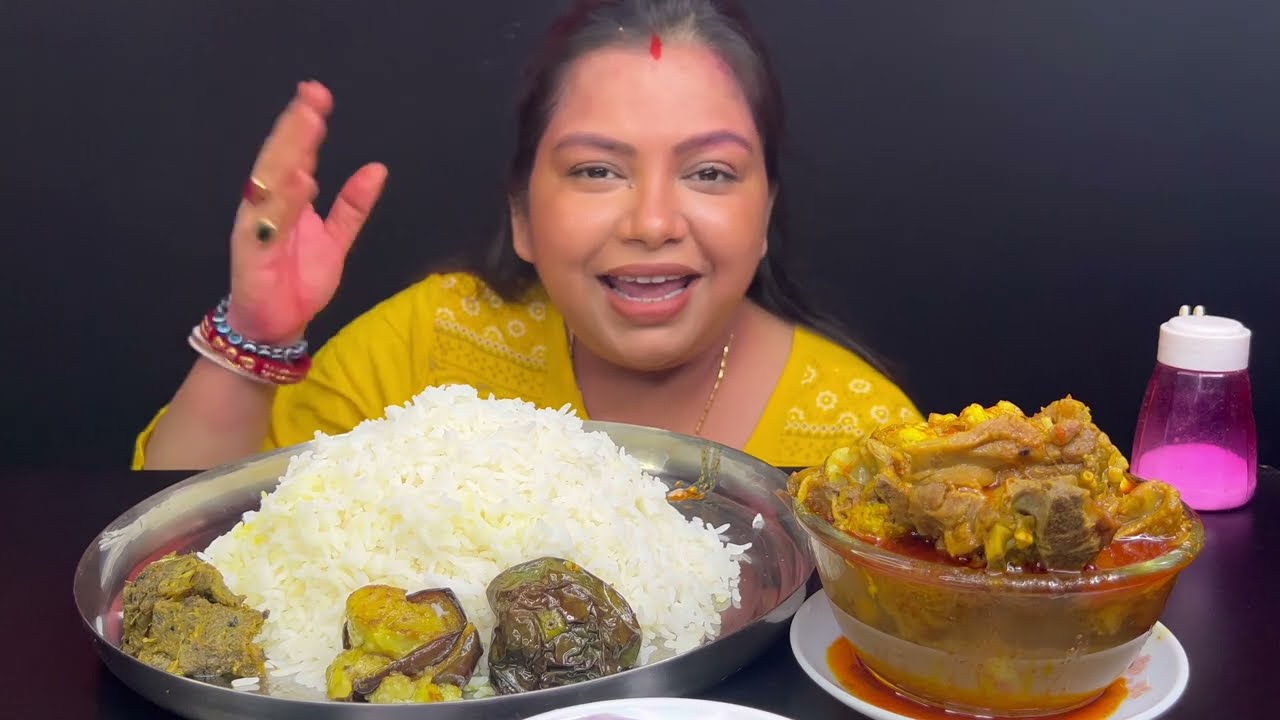 Bigbites, Eating Rice With Mutton Curry, (Mutton er patla jhol), Kachkolar khosa bata ।।