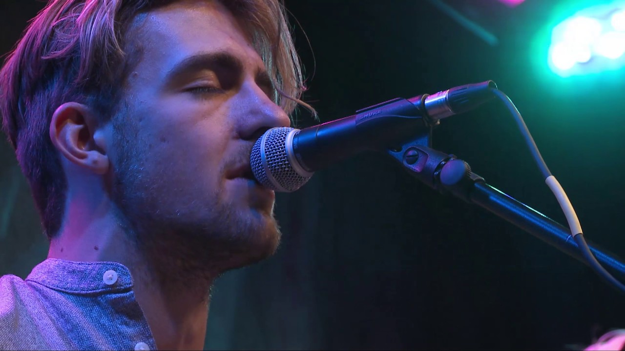 R5 - Lay Your Head Down (LIVE 95.5)