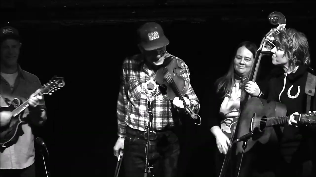 The Foghorn Stringband. January Waltz. Outshine The Sun.  A Few Old Memories. The Cluny 2.