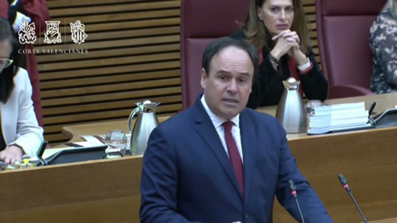 Juanfran Pérez Llorca toma posesión como presidente de la Generalitat pidiendo perdón por la dana