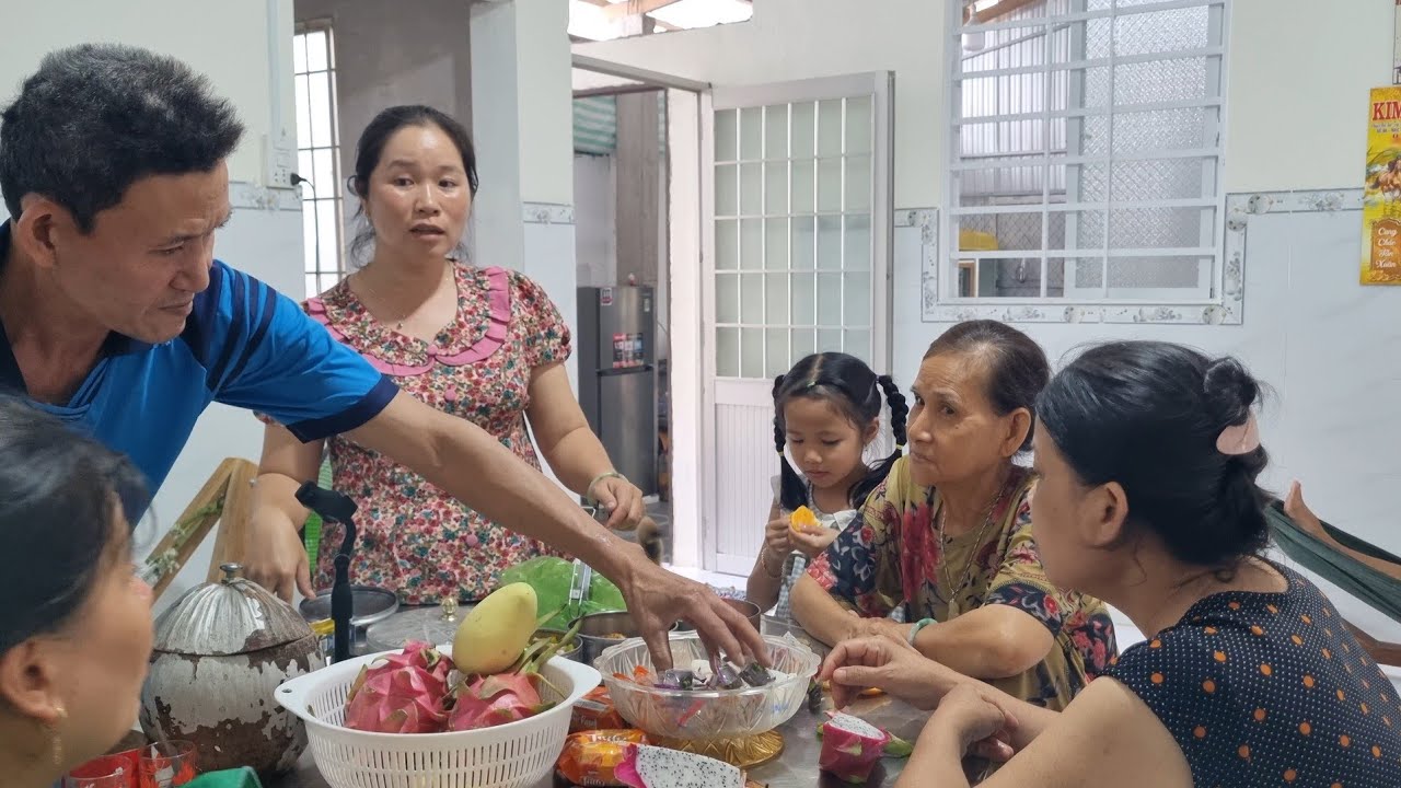 Má Xúc Động Khi Thấy Tình Cảm Mọi Người Dành Cho Mình Trong Lúc Ốm Đau|ATTD&Family T993