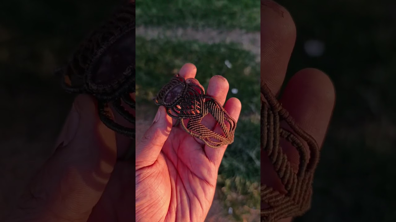 Macrame charm with agate stone, bringing energy and calm to handmade art.