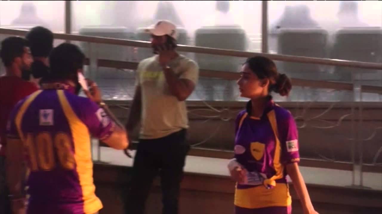 Dolly Bindra, Sara Khan, Mahhi Vij, Siddharth at Kokilaben; show support to Pratyusha's family