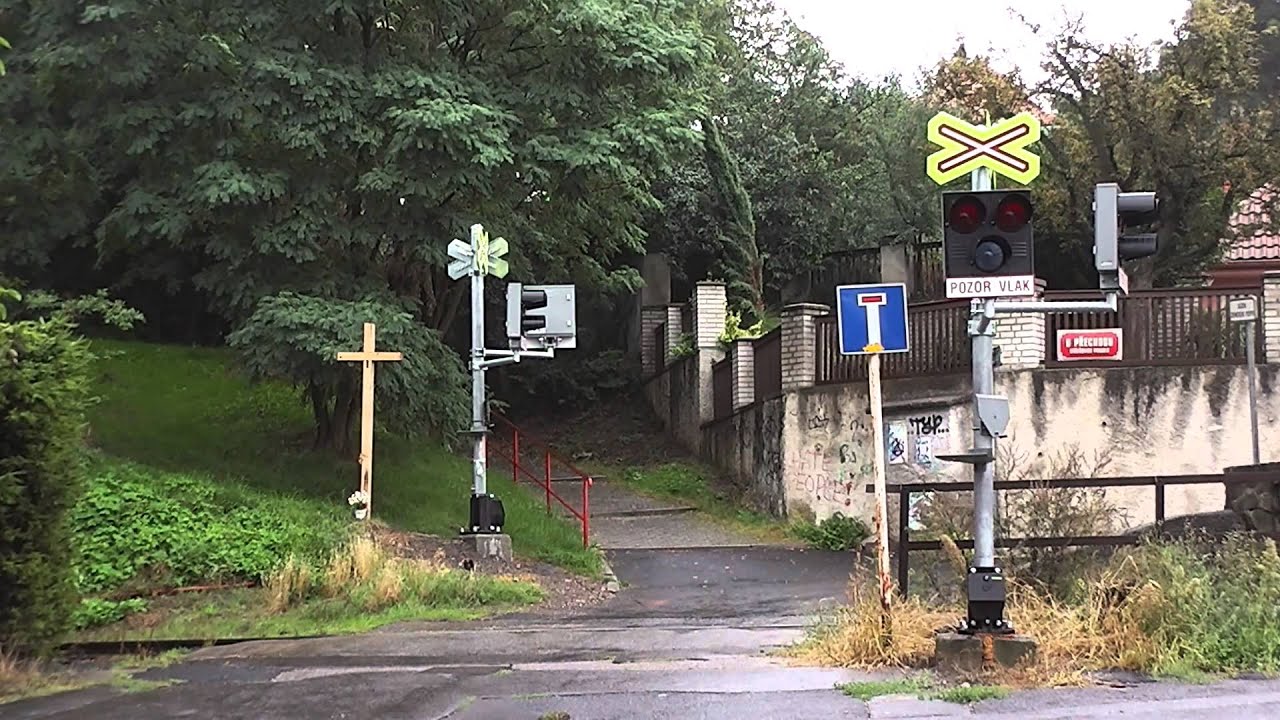 Železniční přejezd Praha-Dejvice [P5] - 25.8.2013 / Czech railroad crossing