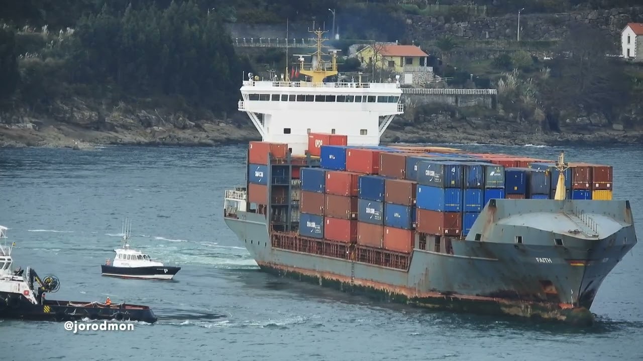 Container ship FAITH leaving Ferrol outer port [4K]