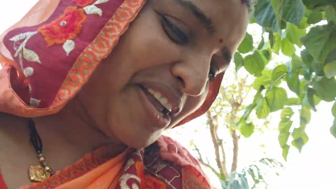 मेरी  बेटी  गयीं   न्यार लाने  
