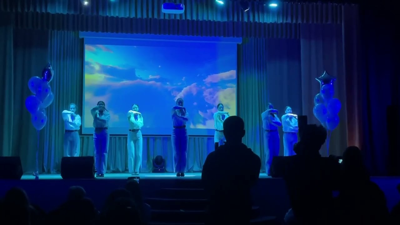 танец стюардес/ 