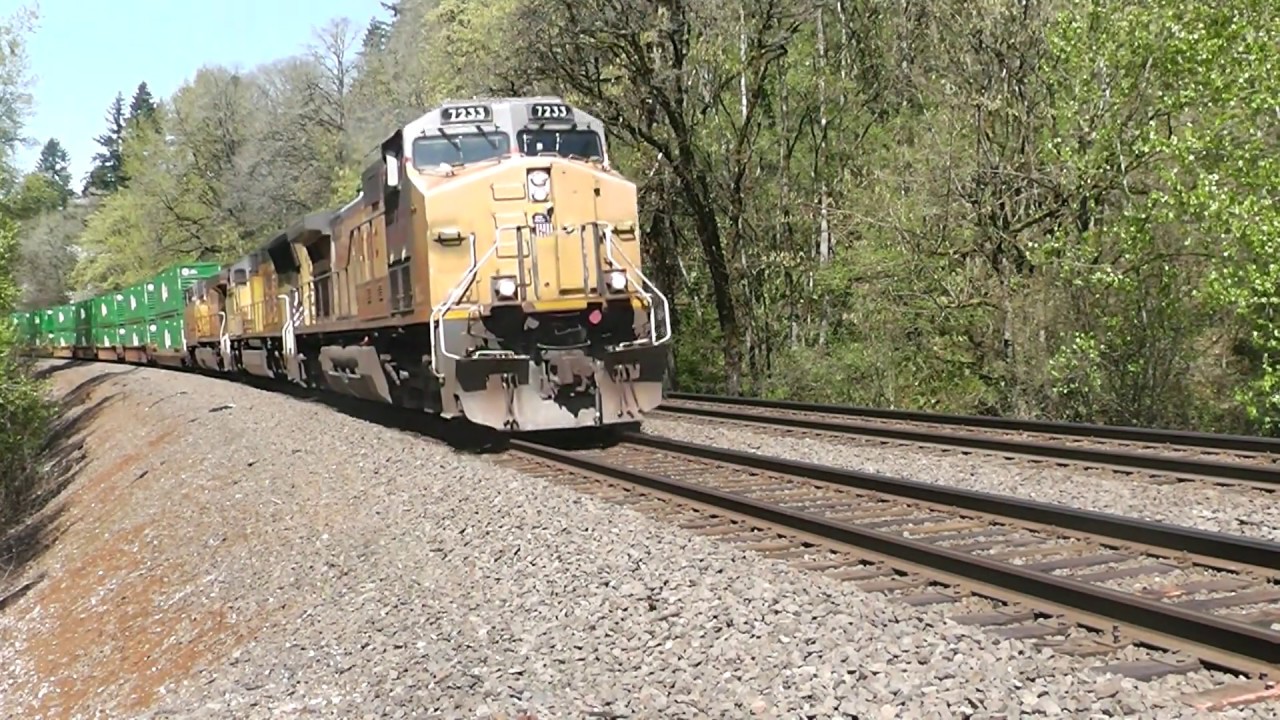 SouthBound UP 7233 4-15-2017