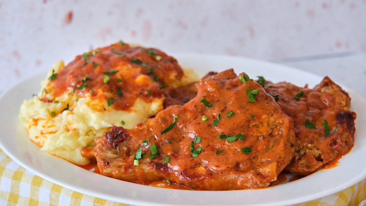 Невероятно мягкие котлеты в изысканном соусе. Вкусный и простой обед.