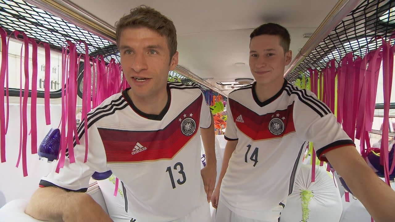 Das ist das deutsche WM-Trikot: Präsentation der besonderen Art mit Thomas Müller und Julian Draxler