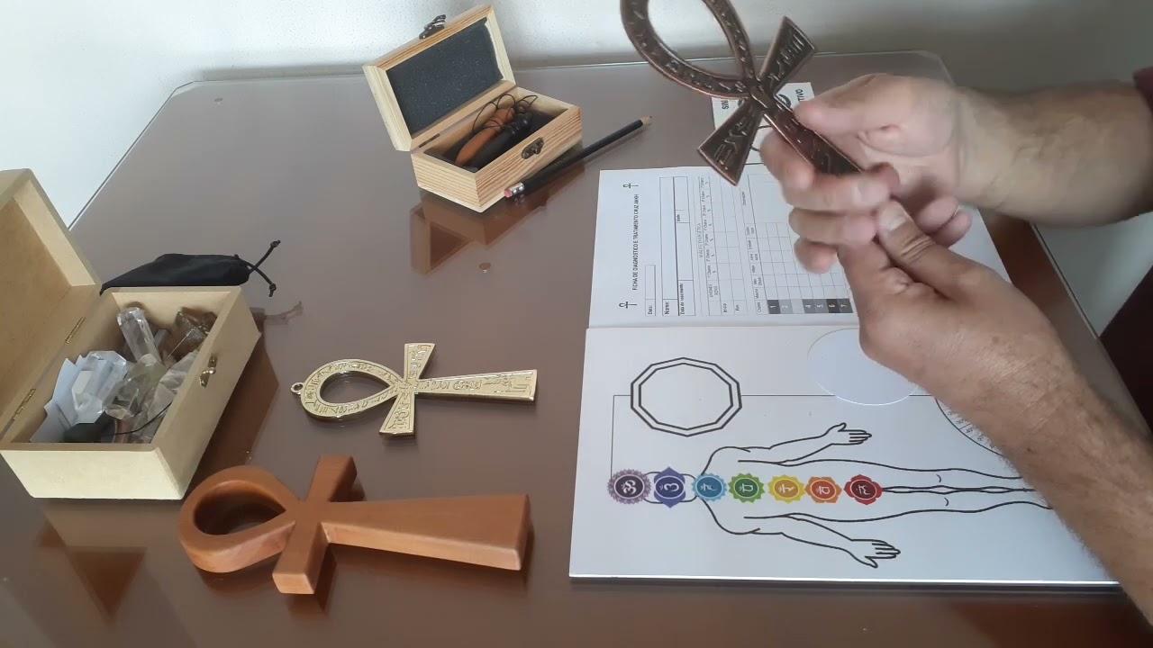 Prática terapêutica com a Cruz Ankh (Cruz egípcia)